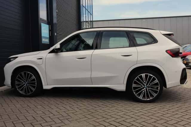BMW X1 (2023) thumbnail 5