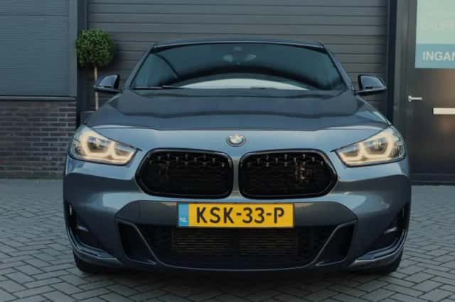 BMW X2 (2021) thumbnail 3