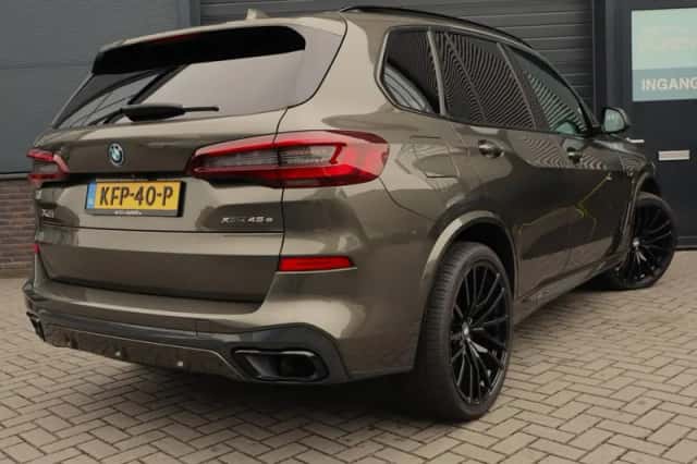 BMW X5 (2022) thumbnail 2