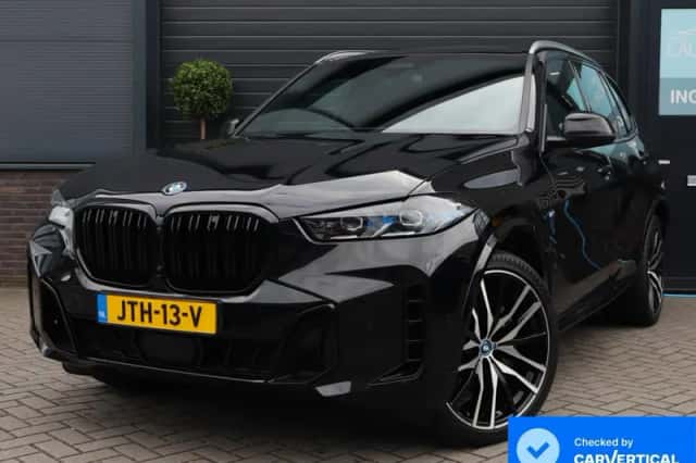 BMW X5 (2023) thumbnail 1