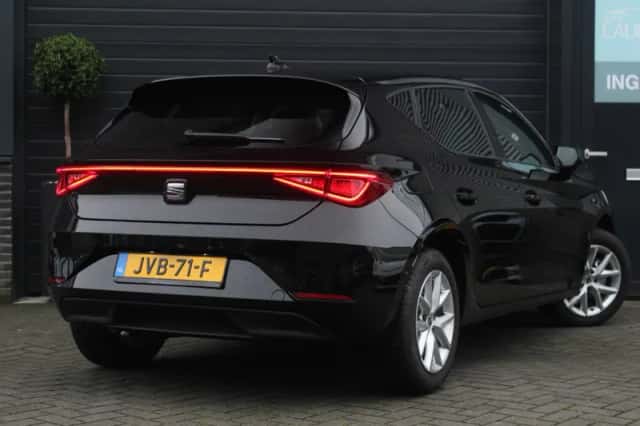 SEAT Leon (2025) thumbnail 2