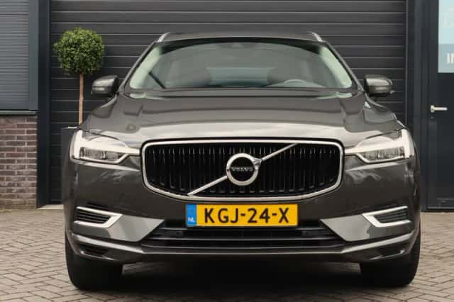 Volvo XC60 (2019) thumbnail 3