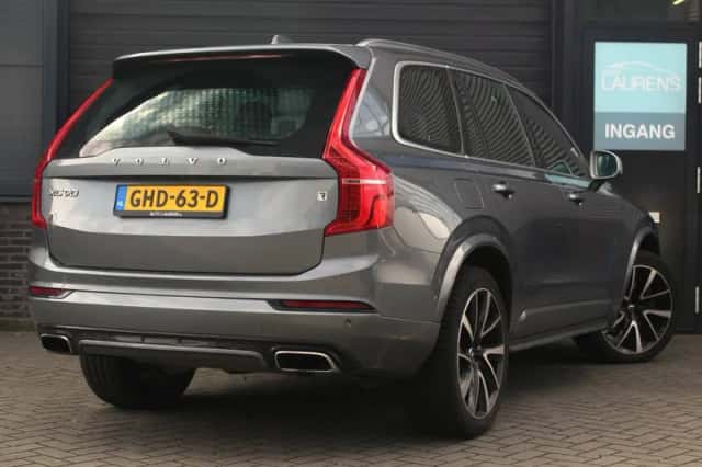 Volvo XC90 (2017) thumbnail 2