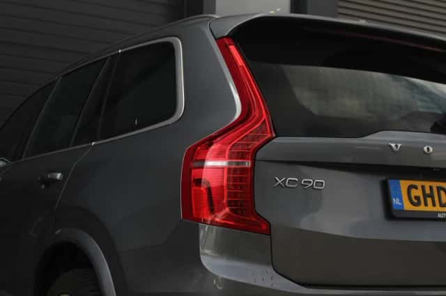 Volvo XC90 (2017) thumbnail 6