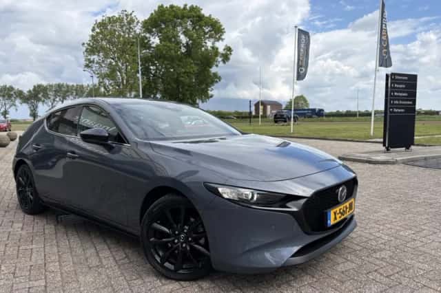 Mazda 3 (2023) thumbnail 5