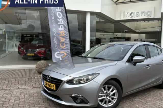 Mazda 3 (2016) thumbnail 1