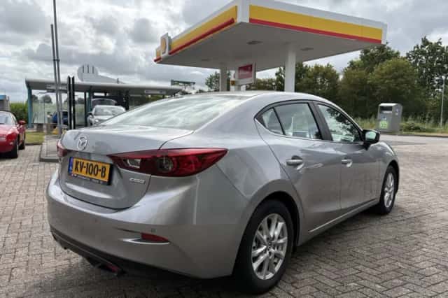 Mazda 3 (2016) thumbnail 3
