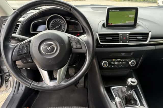 Mazda 3 (2016) thumbnail 4