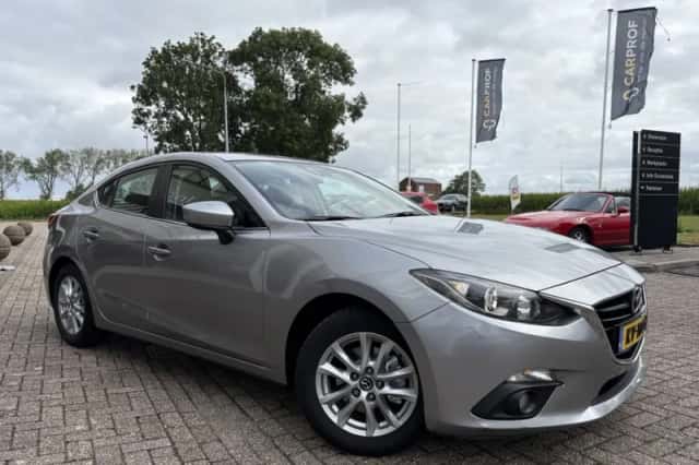Mazda 3 (2016) thumbnail 5