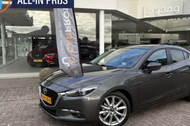 Mazda 3 (2017) thumbnail 1