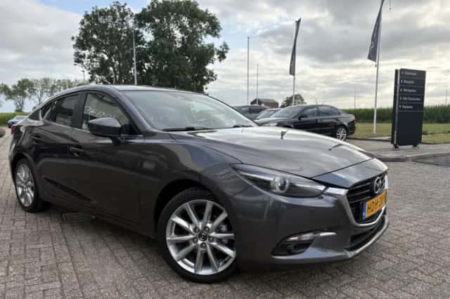 Mazda 3 (2017) thumbnail 5