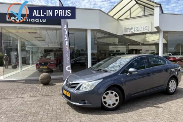 Toyota Avensis (2009) thumbnail 2
