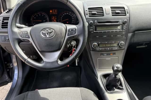 Toyota Avensis (2009) thumbnail 4