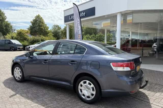 Toyota Avensis (2009) thumbnail 6