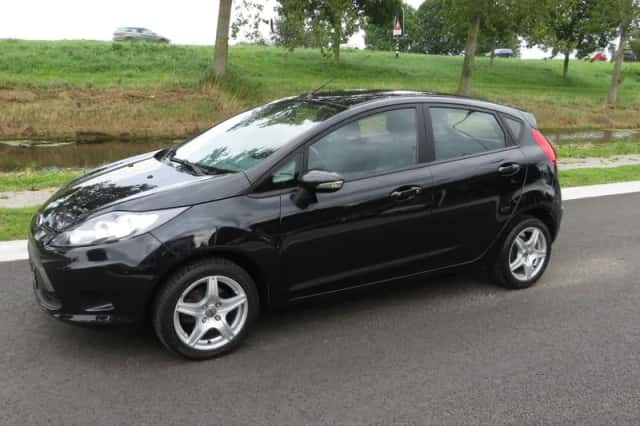 Ford Fiesta (2010) thumbnail 2