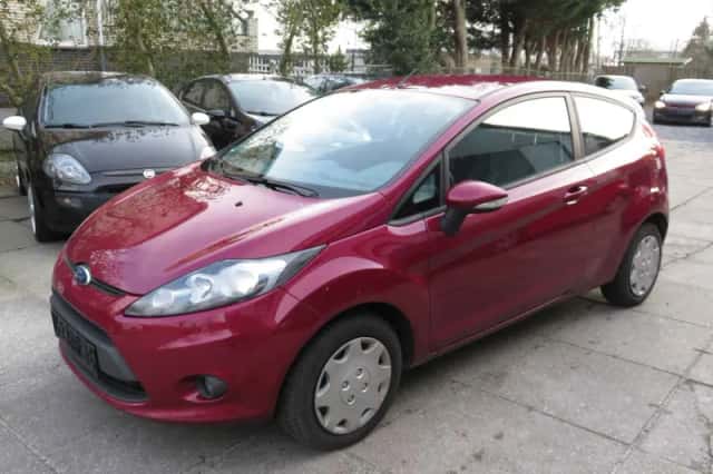 Ford Fiesta (2010) thumbnail 3