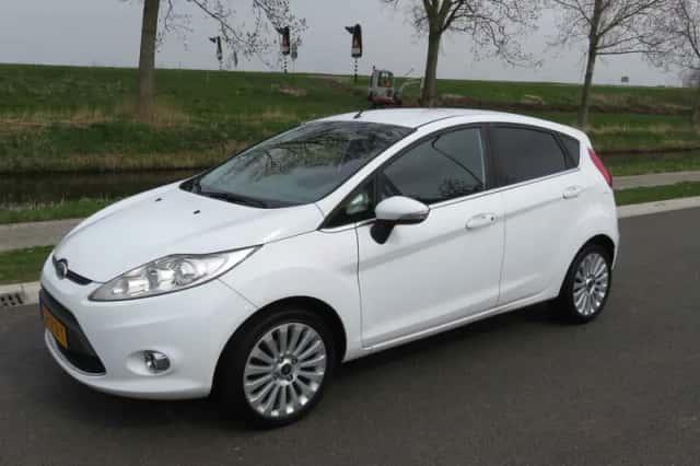 Ford Fiesta (2010) thumbnail 4