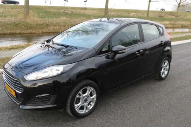 Ford Fiesta (2010) thumbnail 5