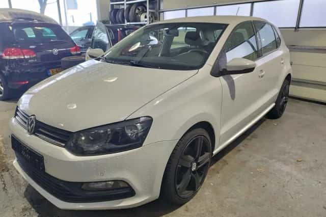 Volkswagen Polo (2015) thumbnail 1