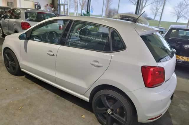 Volkswagen Polo (2015) thumbnail 2