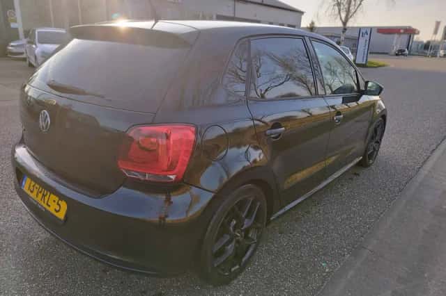 Volkswagen Polo (2011) thumbnail 4