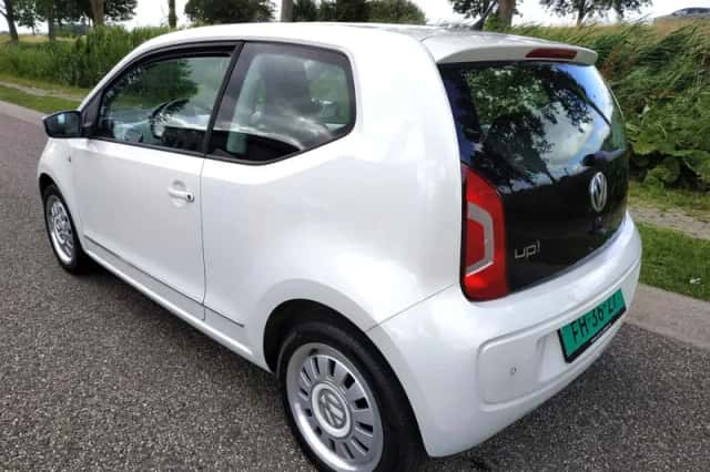 Volkswagen Up! (2014) thumbnail 4