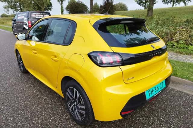 Peugeot 208 (2021) thumbnail 3