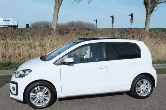 Volkswagen Up! (2018) thumbnail 2