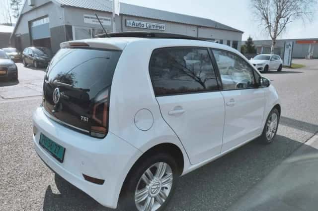 Volkswagen Up! (2018) thumbnail 5
