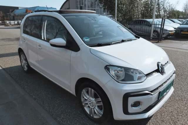 Volkswagen Up! (2018) thumbnail 6