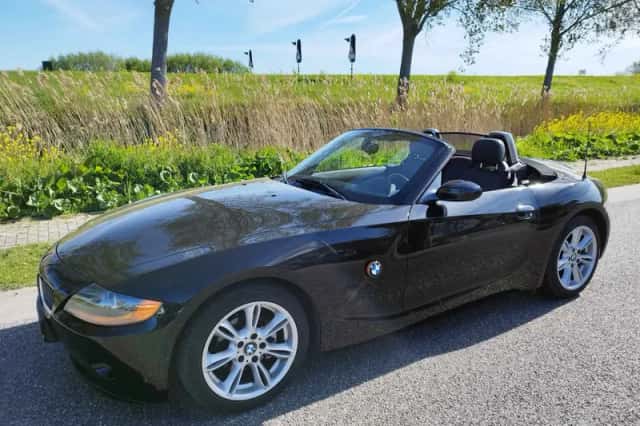 BMW Z4 (2004) thumbnail 2
