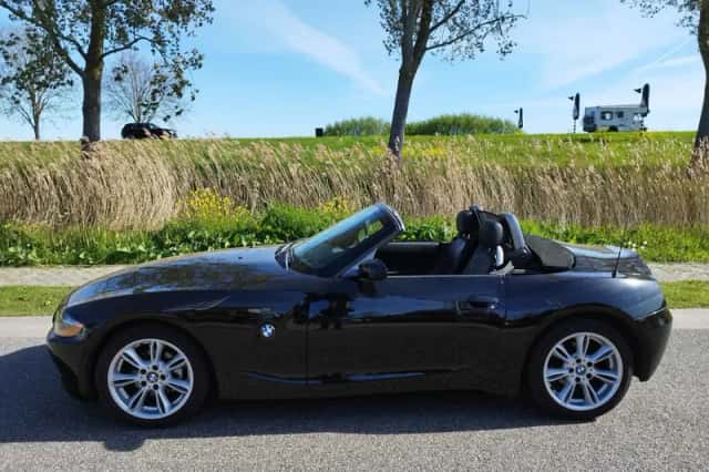 BMW Z4 (2004) thumbnail 3