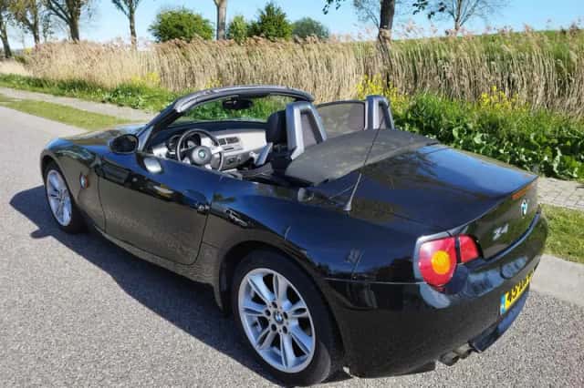 BMW Z4 (2004) thumbnail 4