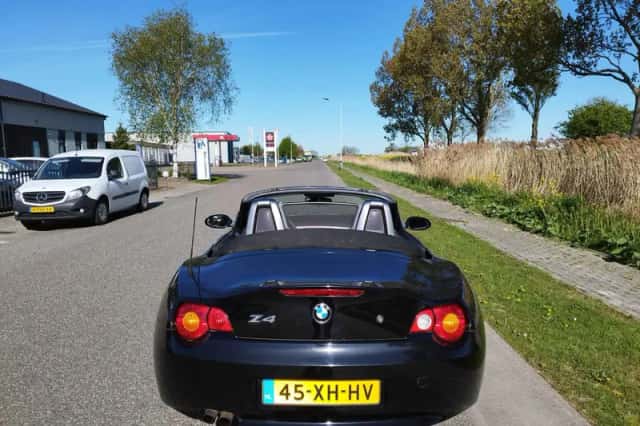 BMW Z4 (2004) thumbnail 5