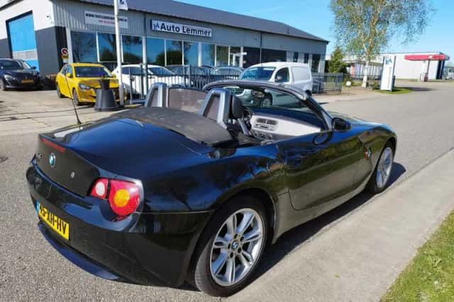 BMW Z4 (2004) thumbnail 6