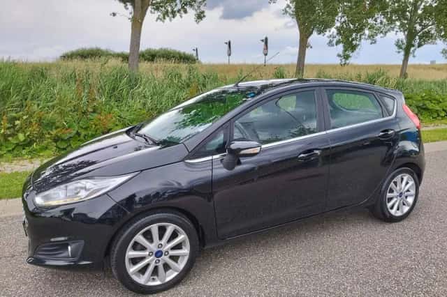 Ford Fiesta (2015) thumbnail 3