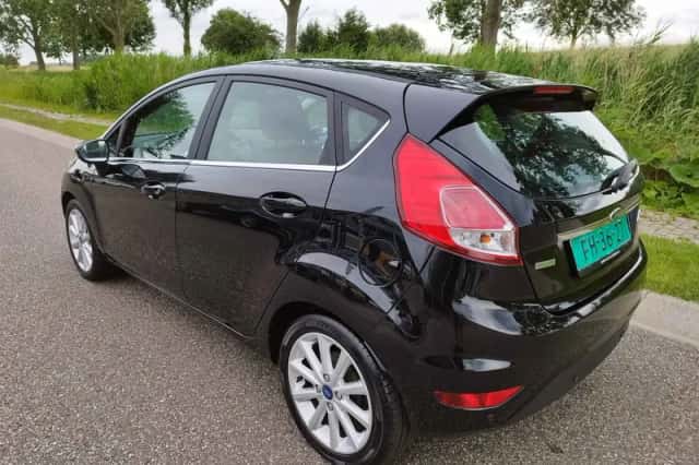 Ford Fiesta (2015) thumbnail 4