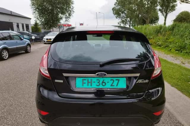 Ford Fiesta (2015) thumbnail 5