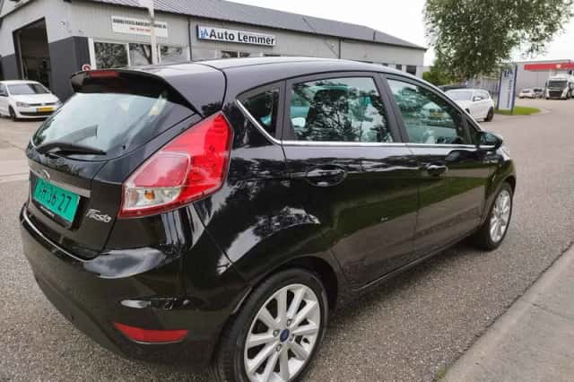 Ford Fiesta (2015) thumbnail 6