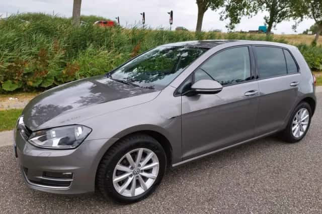 Volkswagen Golf (2015) thumbnail 2
