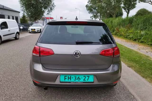 Volkswagen Golf (2015) thumbnail 6