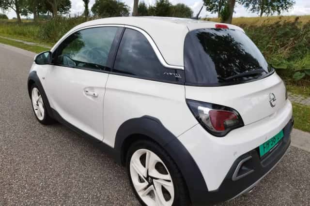 Opel Adam (2017) thumbnail 4