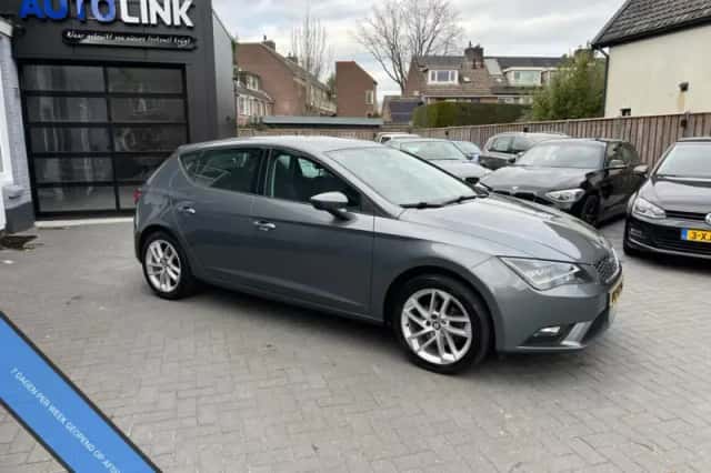 SEAT Leon (2016) thumbnail 3