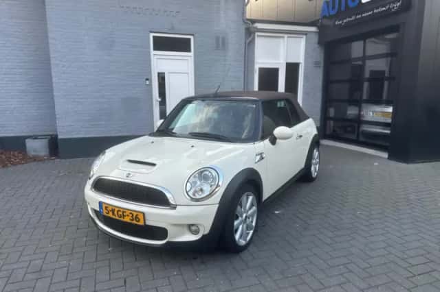 MINI Cabrio (2010) thumbnail 1