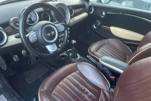 MINI Cabrio (2010) thumbnail 2