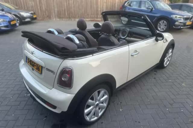 MINI Cabrio (2010) thumbnail 4
