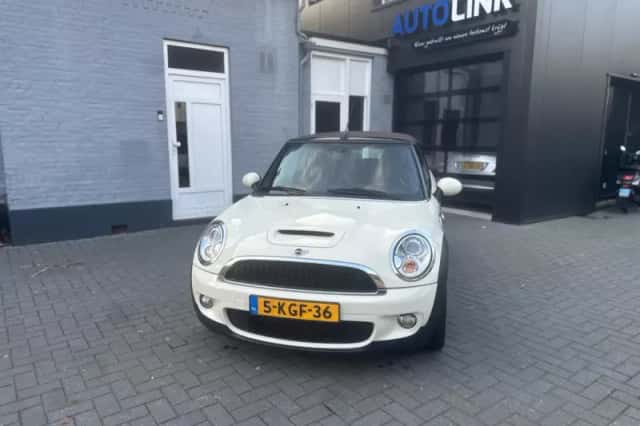 MINI Cabrio (2010) thumbnail 5