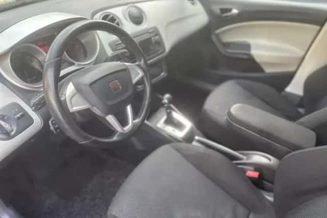 SEAT Ibiza (2009) thumbnail 2