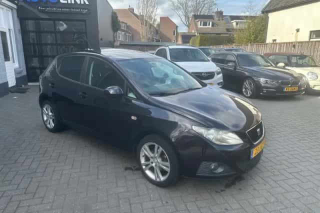 SEAT Ibiza (2009) thumbnail 3