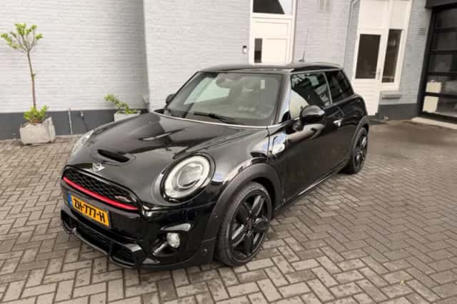 MINI Cooper S (2017) thumbnail 1